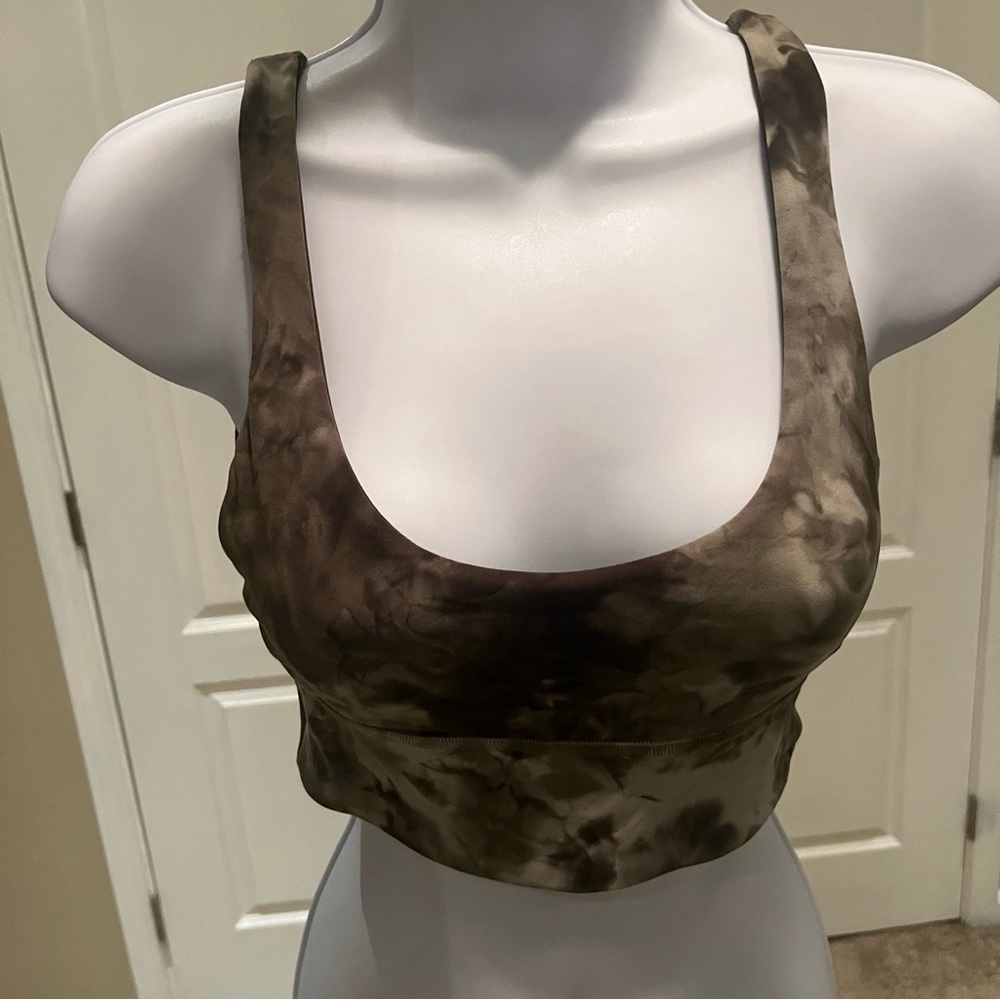 - EUC-Lululemon sports bra-dark green & white (camo)